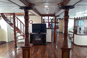 Яхта Fun Azul III. Салон