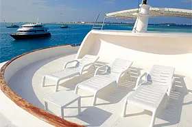 Яхта Fun Azul III. Сан-дек