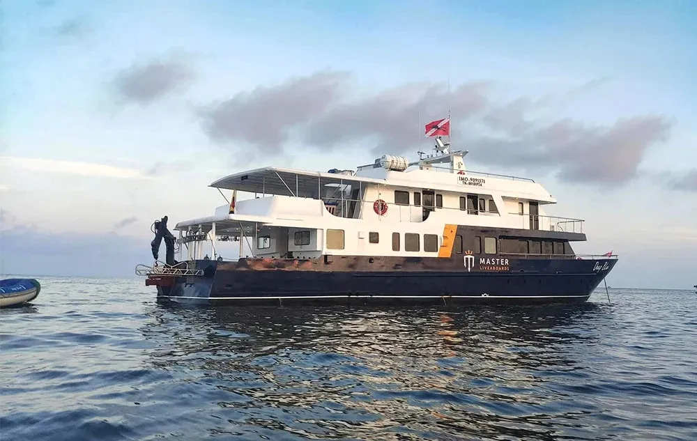 Galapagos Master at anchor at dusk