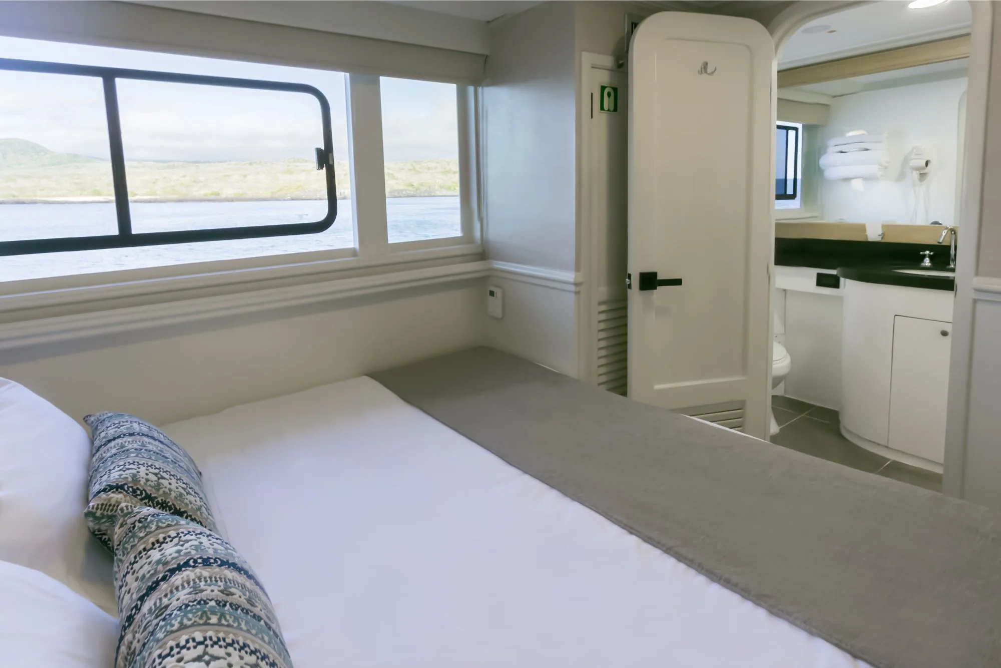 Cabin on Galapagos Sky with an ocean-facing window