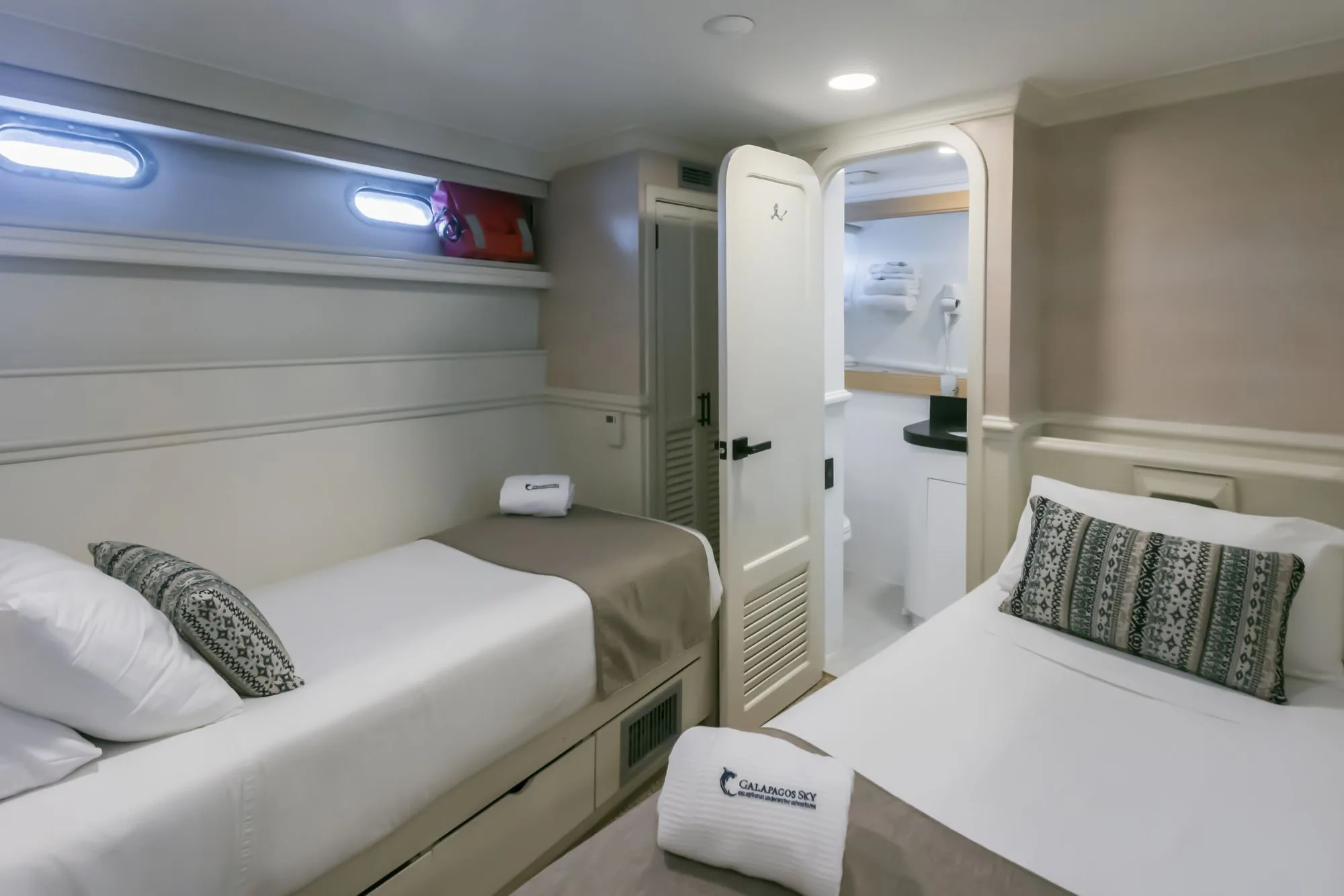 Deluxe Stateroom on the lower deck of Galapagos Sky — two single beds