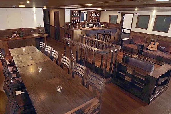 Салон на яхте Gurahali. Дайвинг-сафари на Мальдивах.