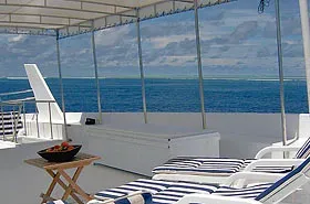 Сан-дек на яхте Horizon II