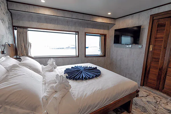 Яхта Infinity X. Каюта VIP Ocean View Suite на главной палубе