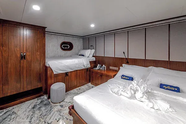 Яхта Infinity X. Deluxe Double Suite на нижней палубе