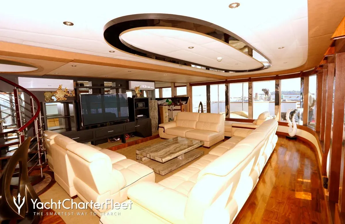 Maldives Crown interior