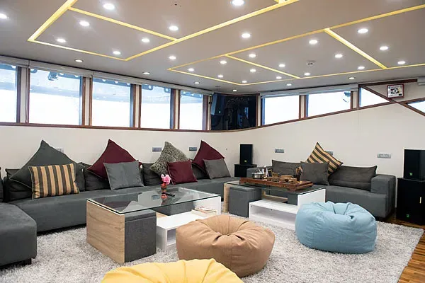 Салон на яхте Maldives Legend III