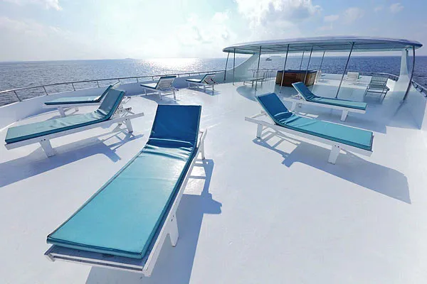 Сан-дек на яхте Maldives Legend