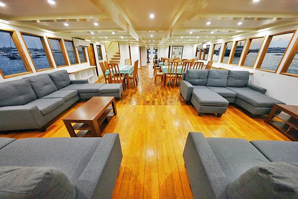 Салон на яхте Maldives Legend