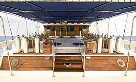 Дайв-дек на сафари-боте Maldives Siren.