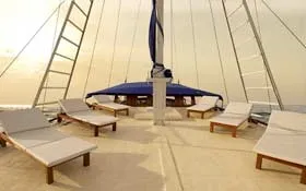 Сан-дек на яхте Maldives Siren.