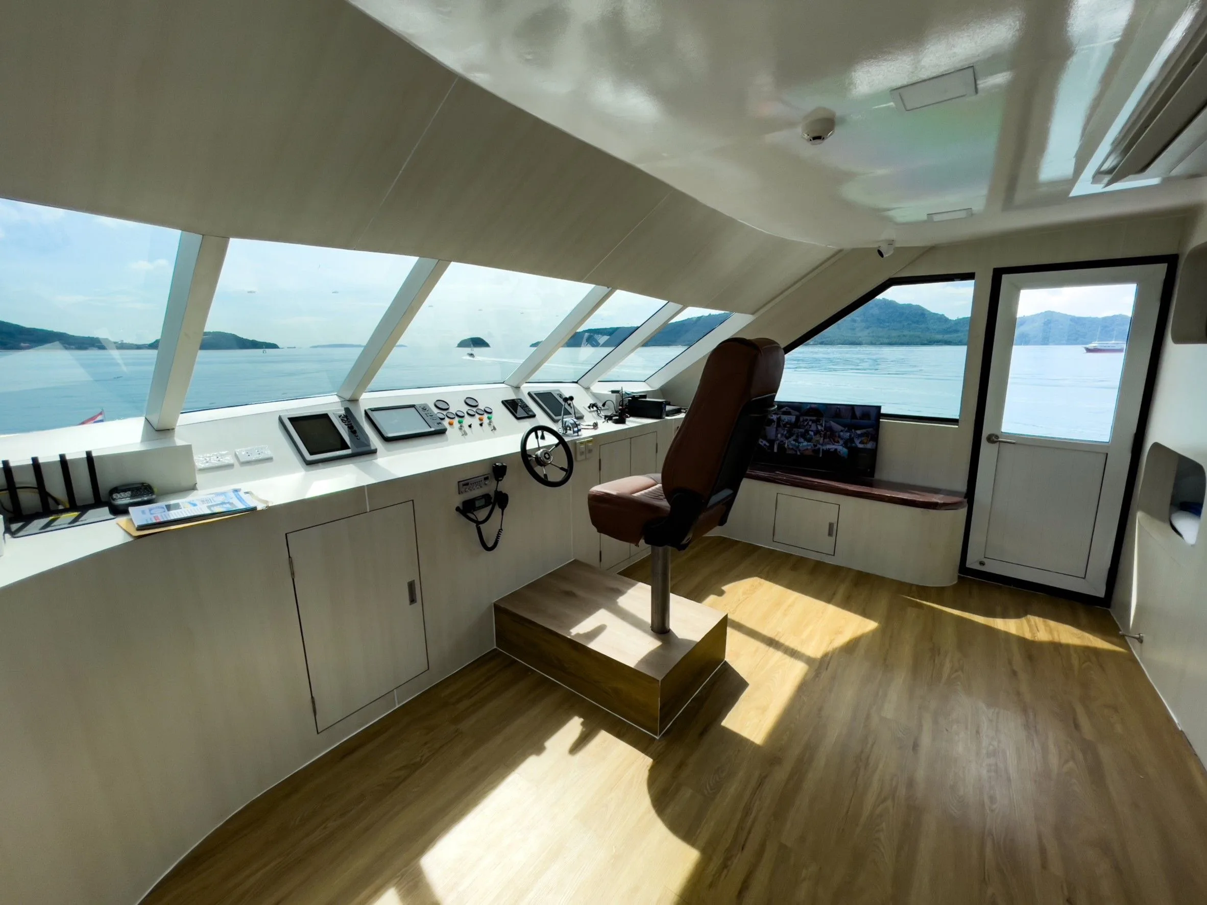 Wheelhouse with panoramic glazing and the helm
