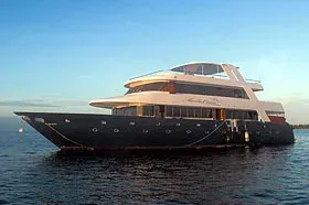 Дайвинг сафари на Мальдивах на яхте Manta Cruise.