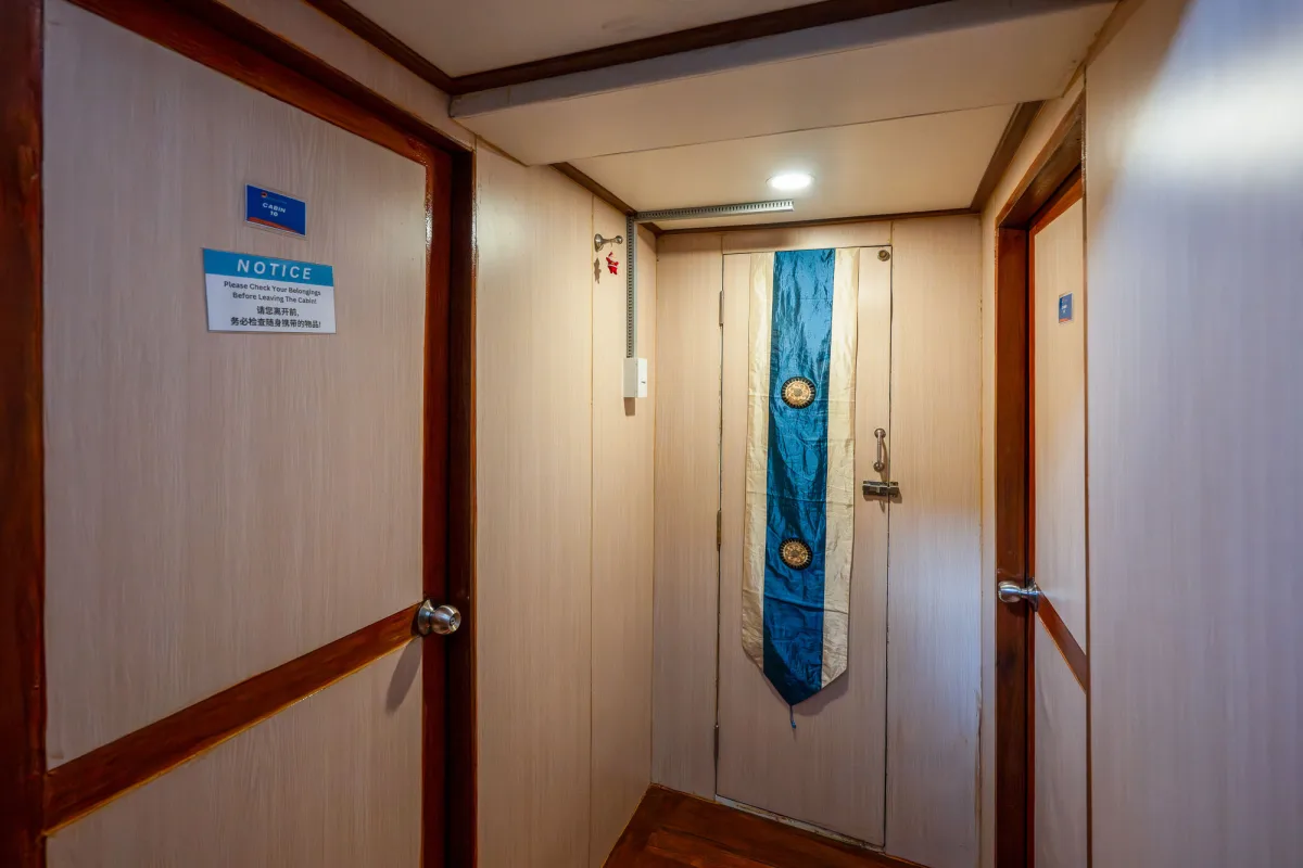Corridor leading to the cabins on Manta Queen 2