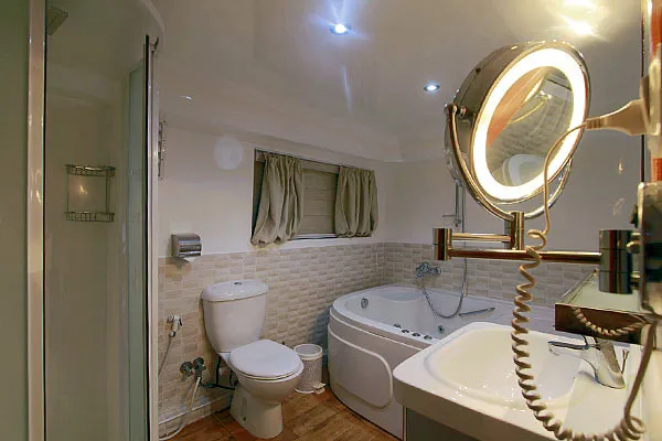 Ванная комната в каюте Master. Яхта Marselia Star.