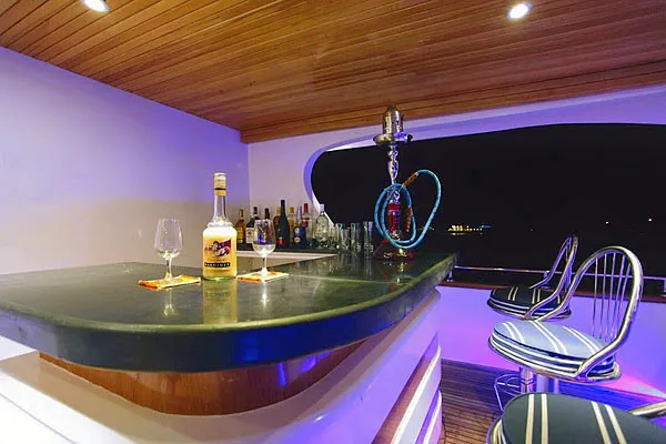 Яхта Marselia Star, бар