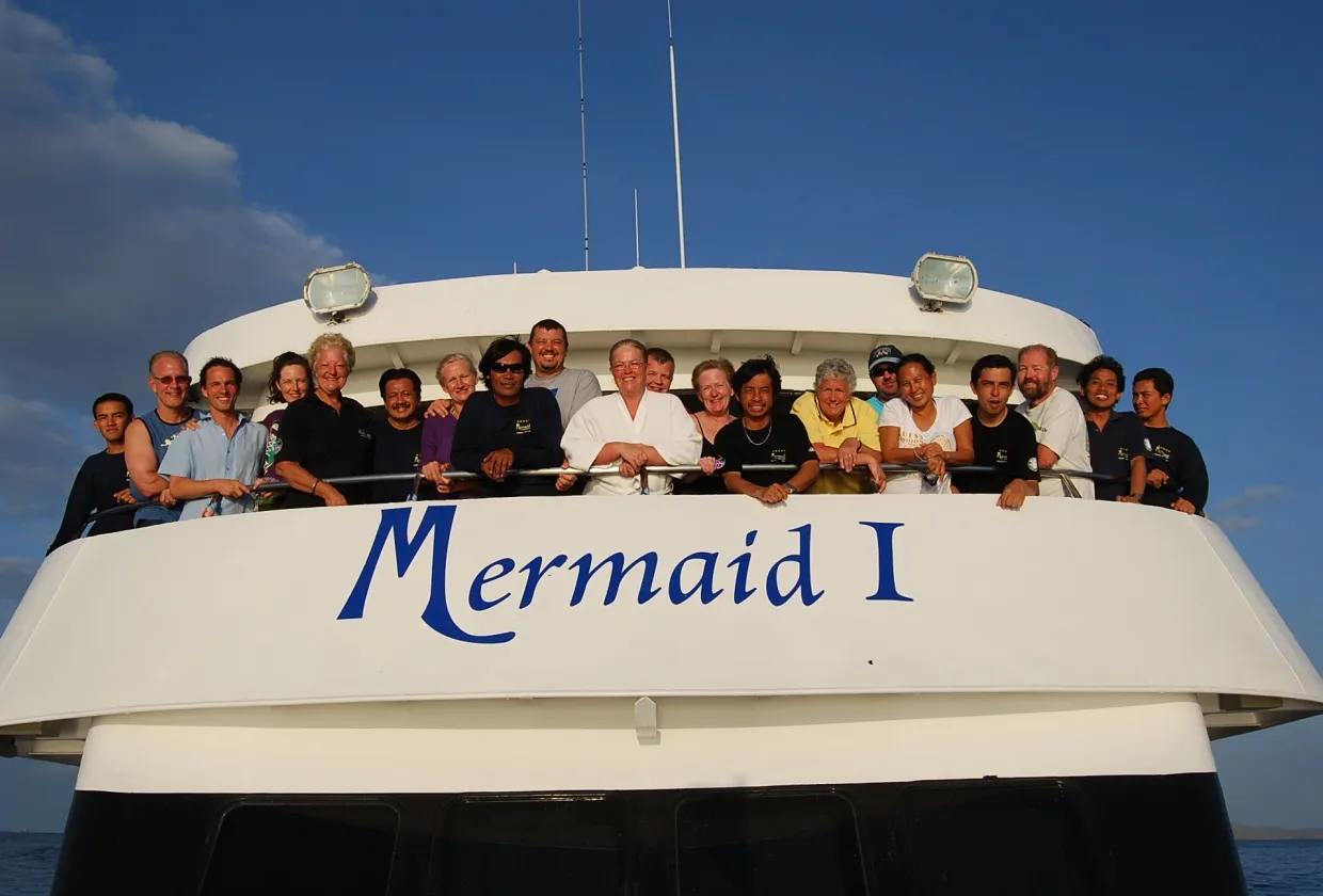 Название Mermaid I на корпусе судна