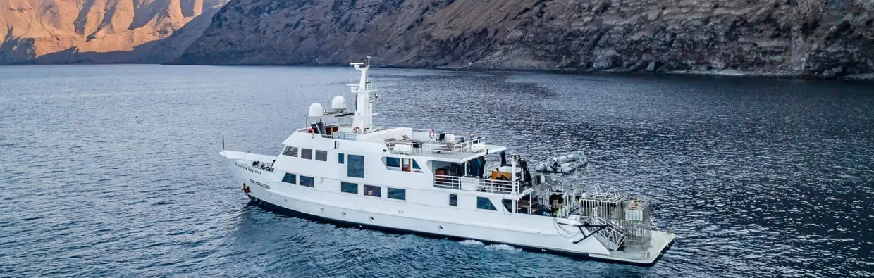 Панорамный вид Nautilus Explorer вдоль борта