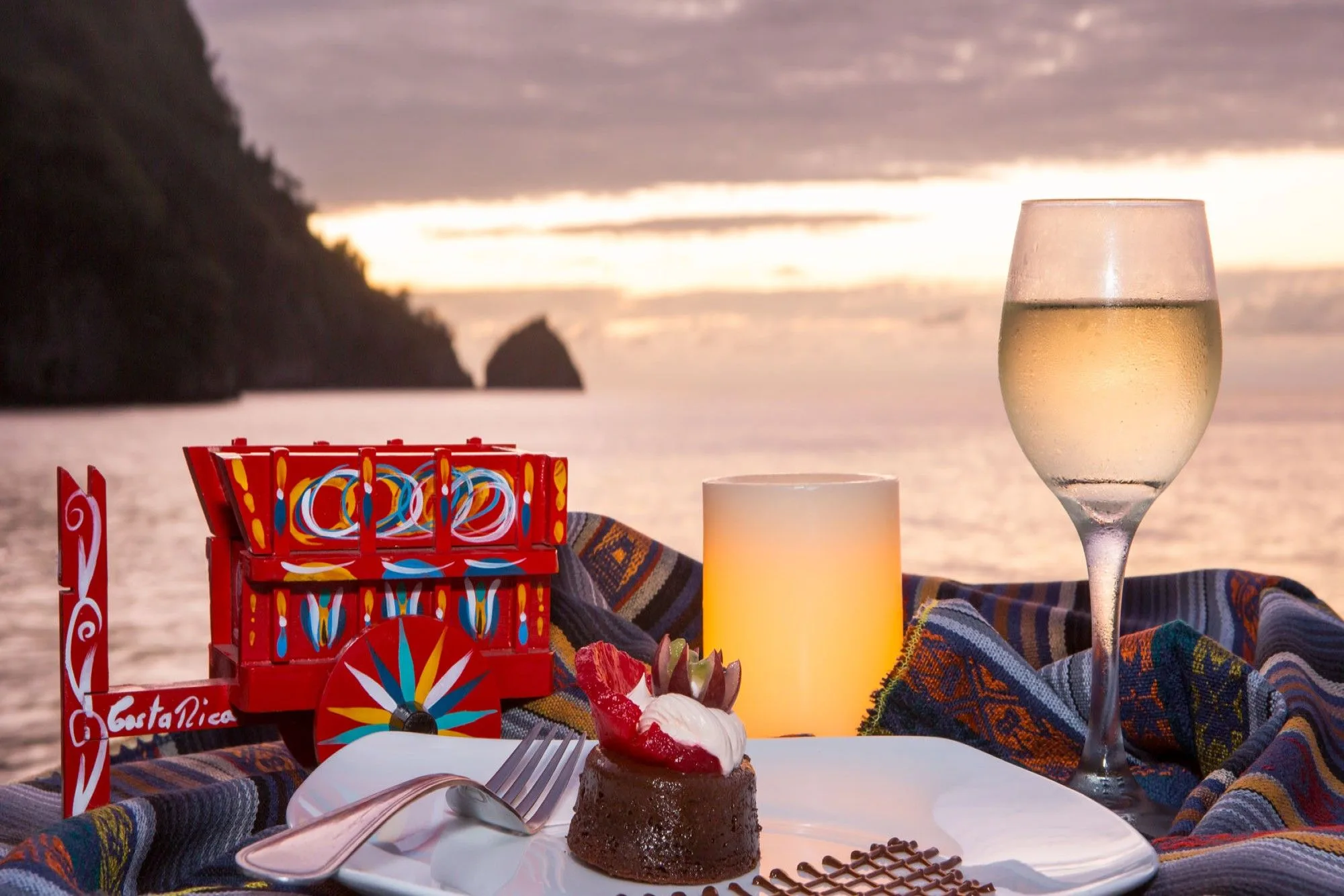 Dinner with a view of the Cocos cliffs aboard Okeanos Aggressor II