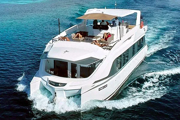 Дайвинг-сафари на Мальдивах на катамаране Over Reef