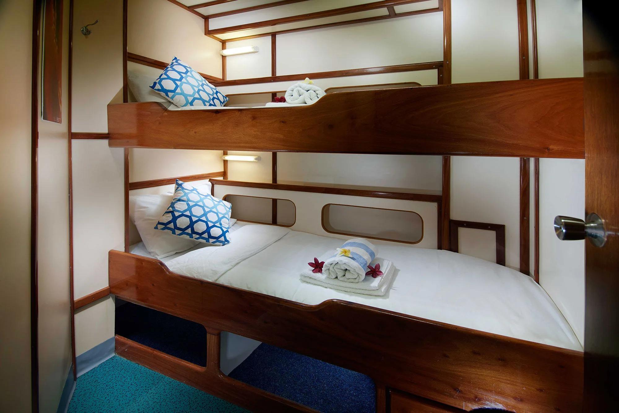 Classic Twin cabin with two bunks on Pacific Master