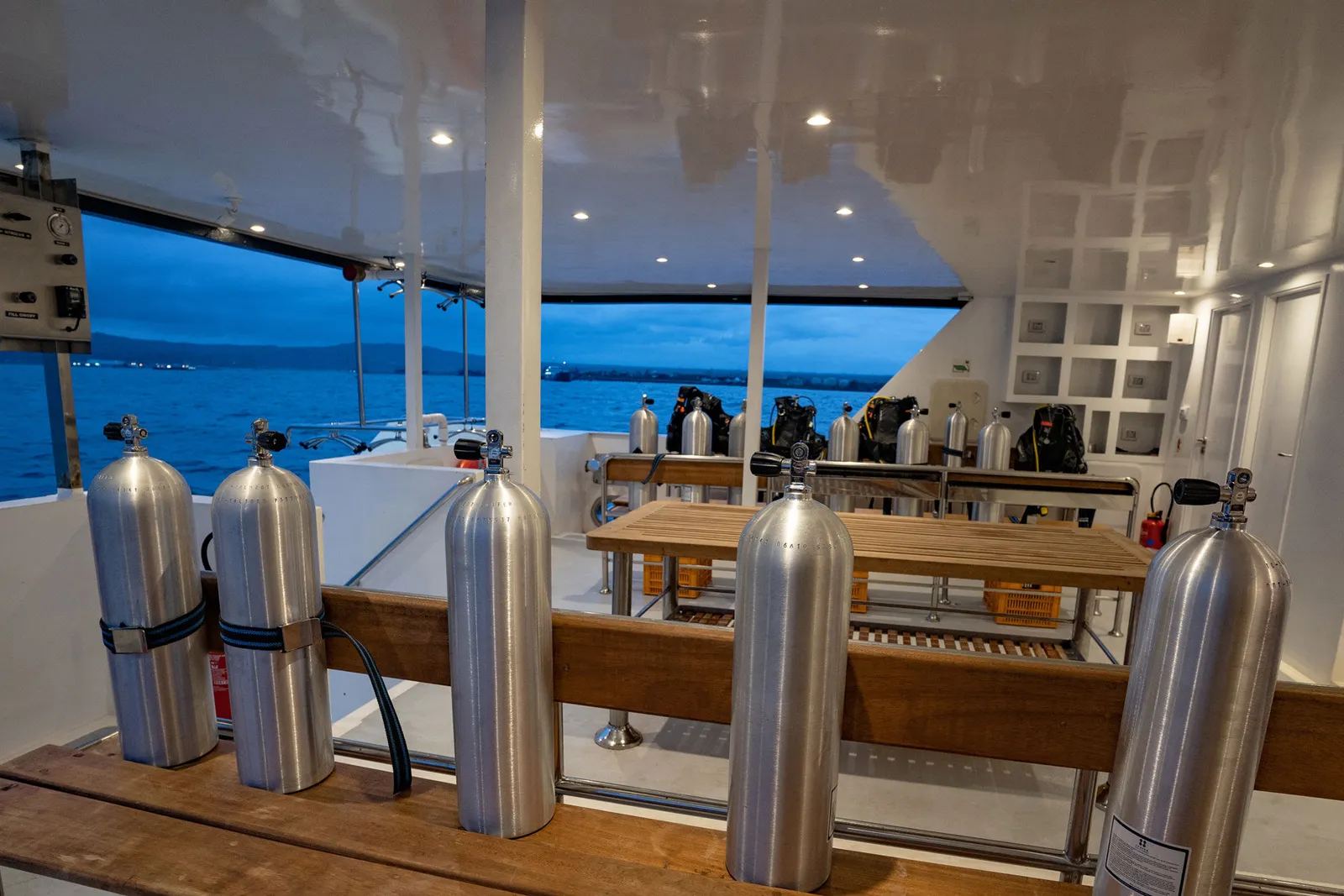 Philippines Aggressor — столовая