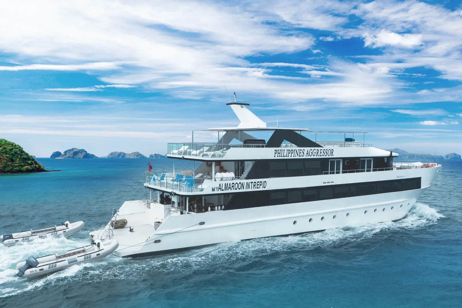 Philippines Aggressor — зона отдыха на палубе