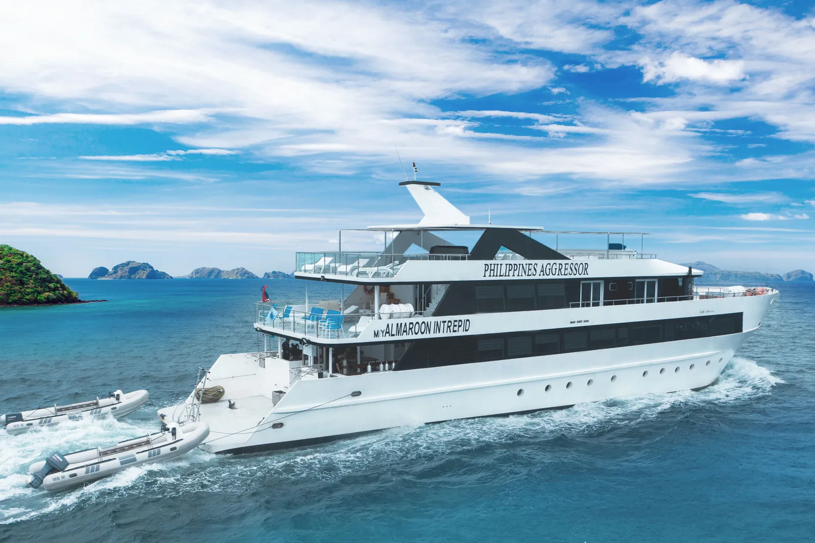 Philippines Aggressor — зона отдыха на палубе