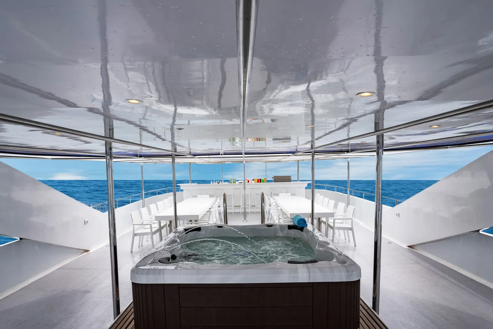 Philippines Aggressor — салон