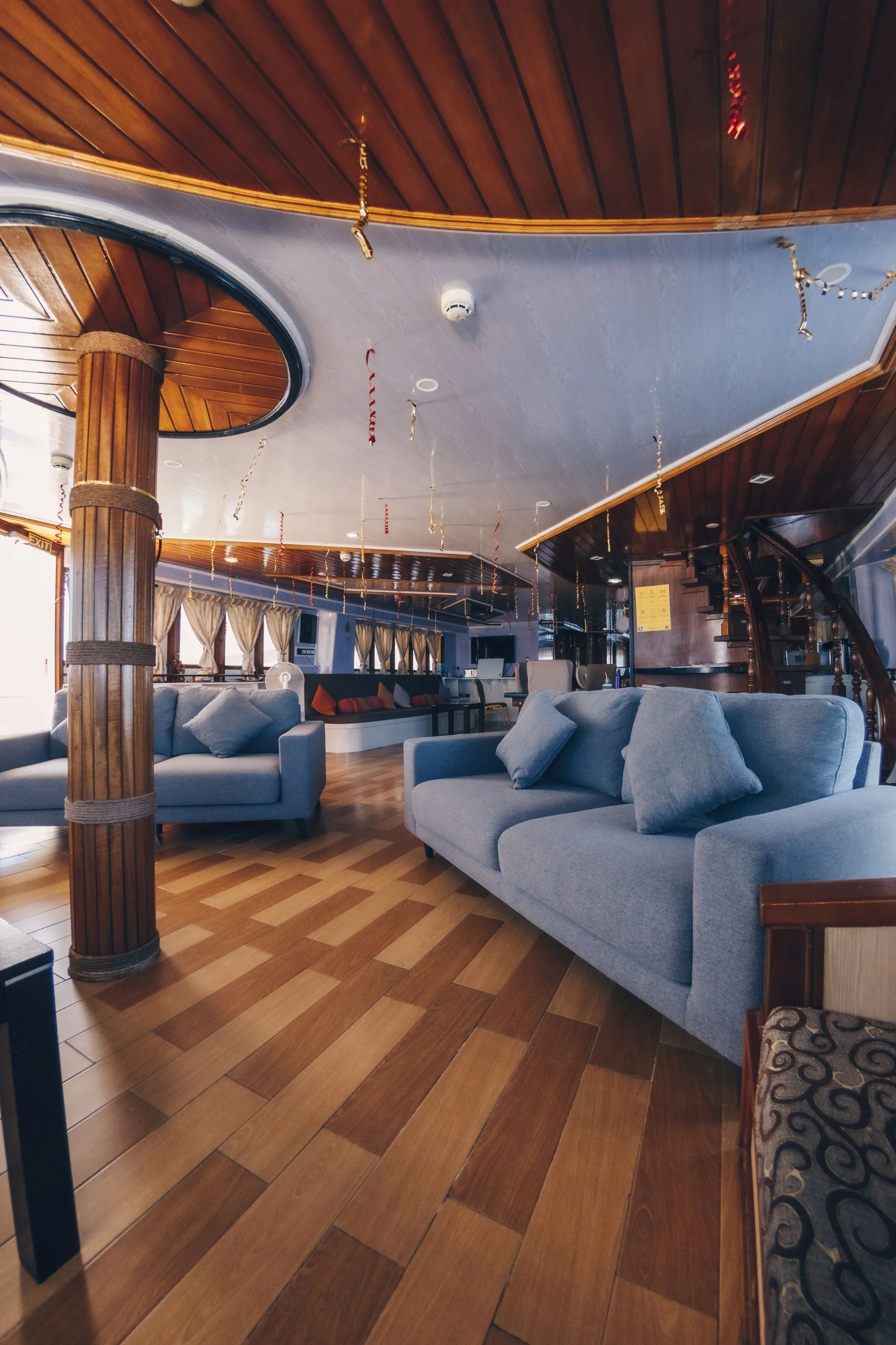 Seating area on Princess Dhonkamana next to the bar