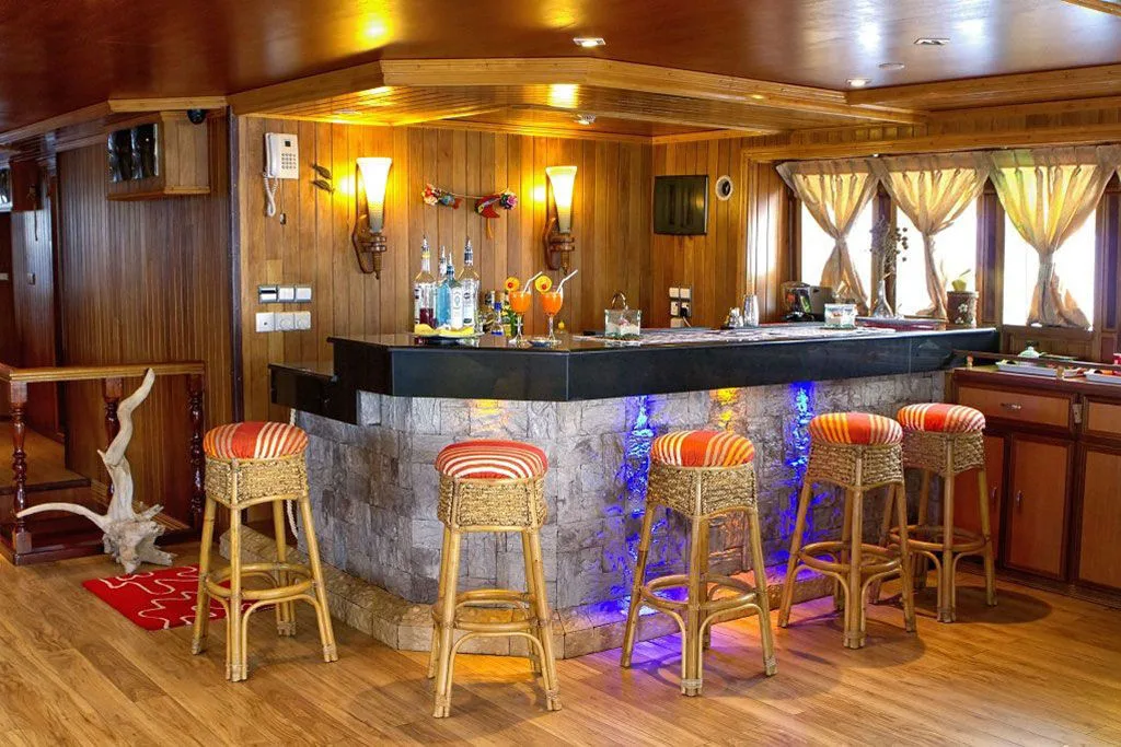 Bar on board Princess Dhonkamana with bar stools