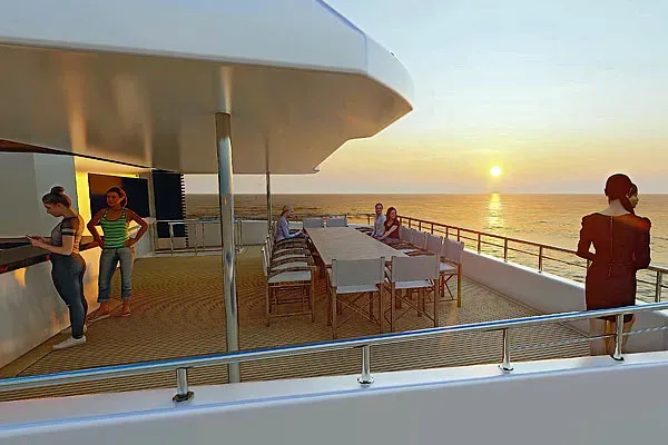 Обеденная зона на открытой палубе, яхта Princess Maani