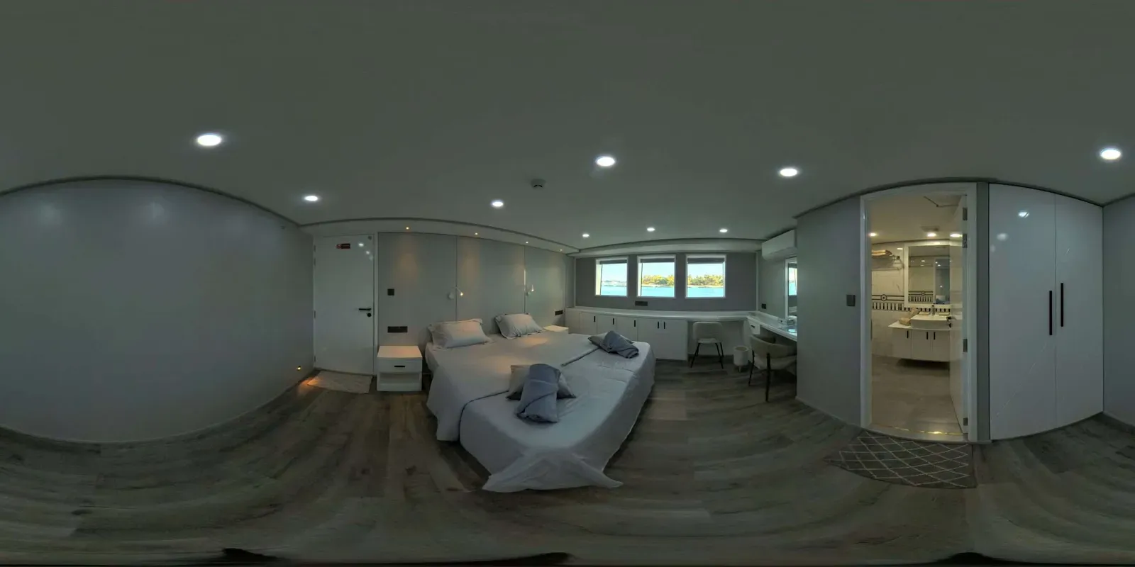 Deluxe I — фото каюты