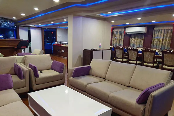 Яхта Princess Sara, салон