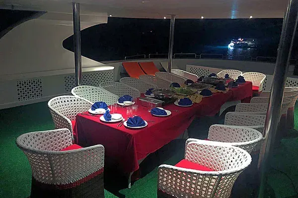 Яхта Princess Sara, открытая палуба