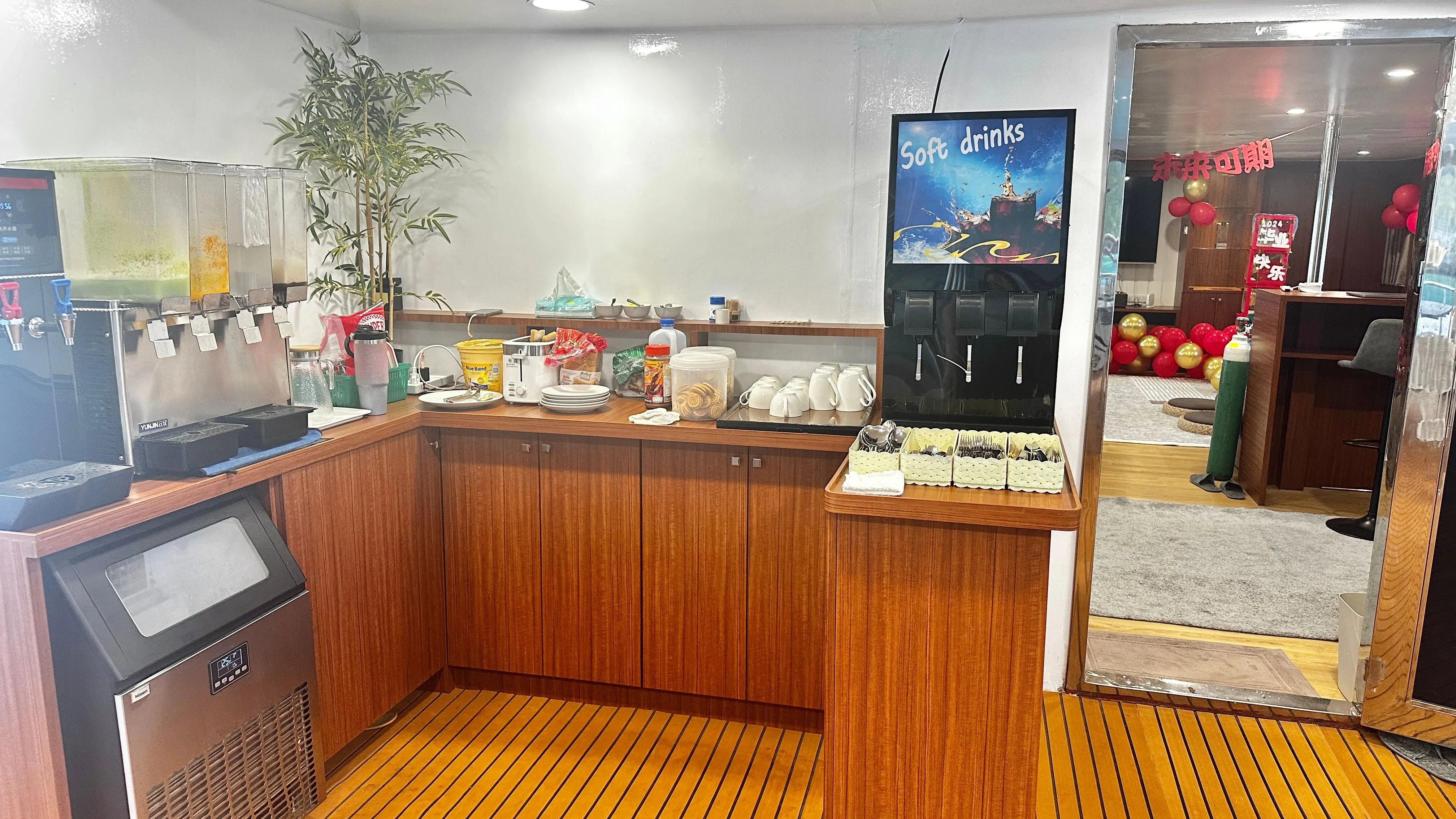 Water, tea and soft drinks station on Raga