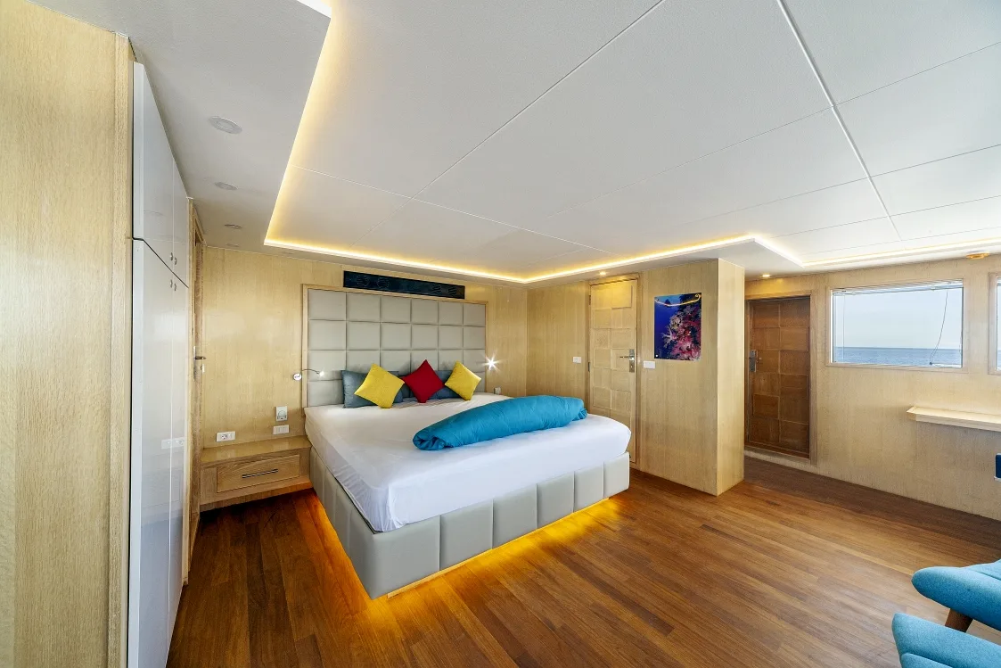 Royal Suite — king-size bed and lounging corner