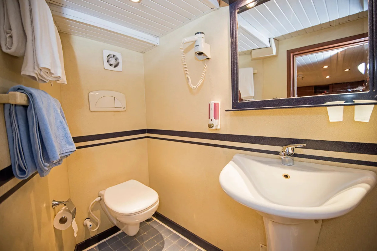 Forepeak cabin bathroom on Royal Evolution — basin, toilet and towels