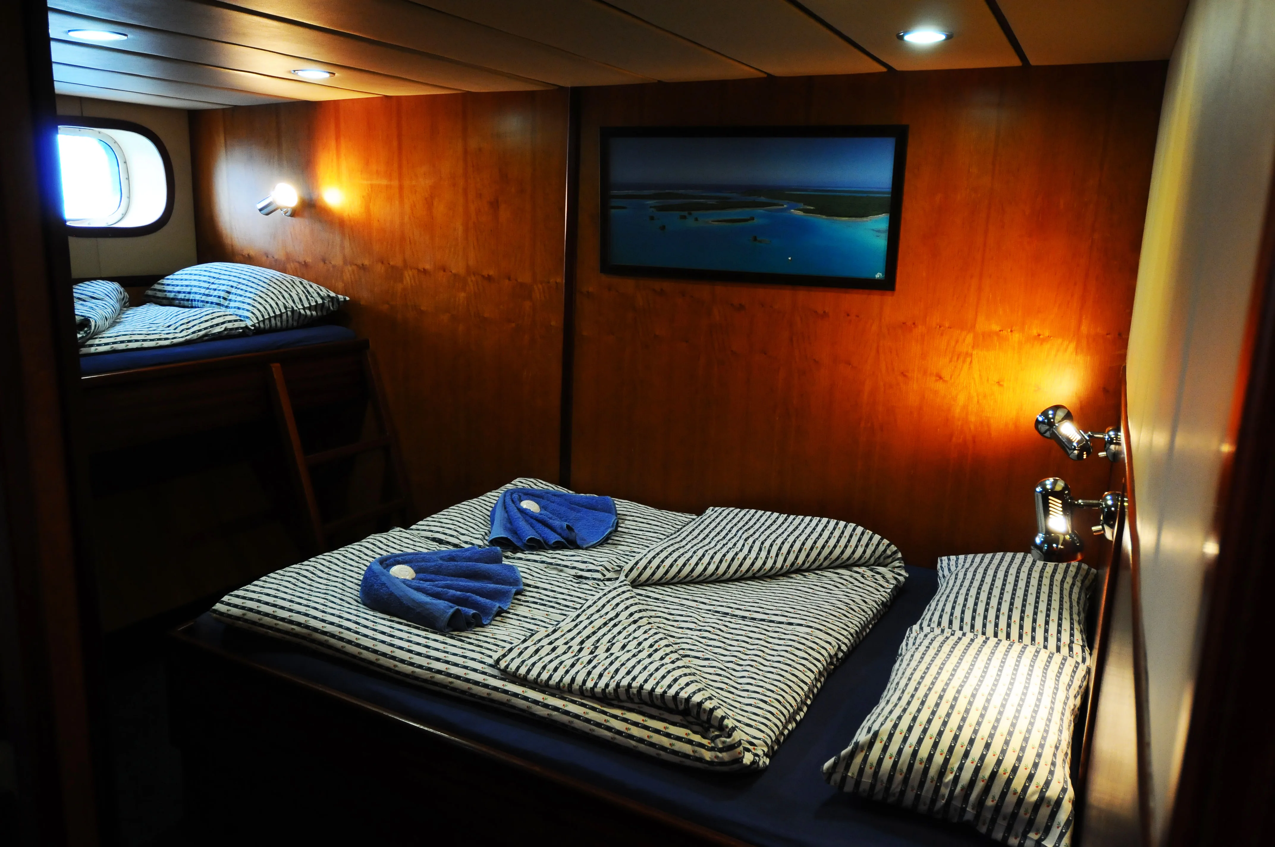 Triple cabin with the upper bunk beside the porthole
