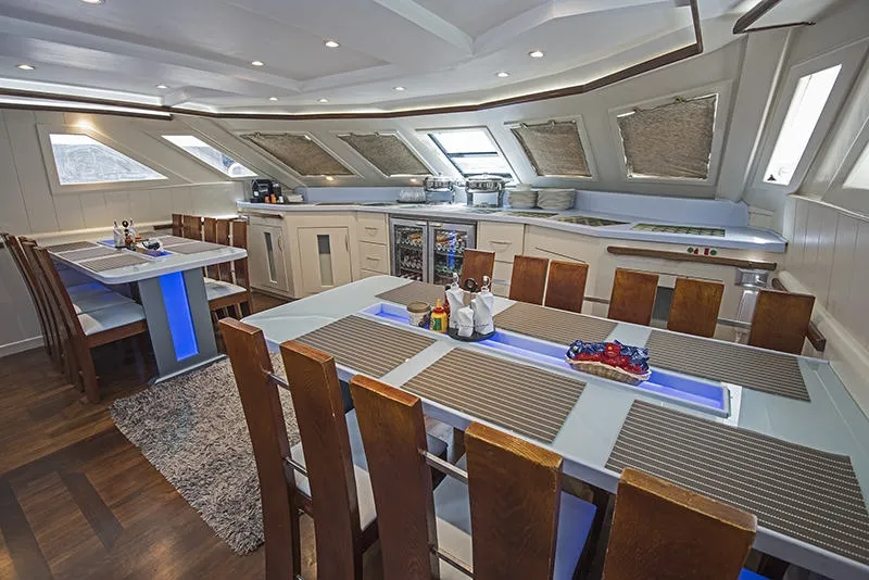 Sea Serpent Contessa/Contessa Mia