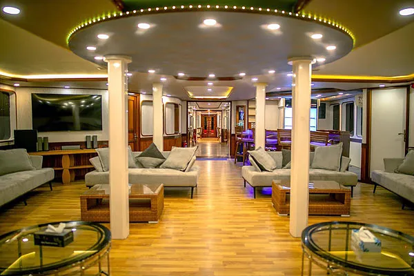 Салон на яхте SeaRose II