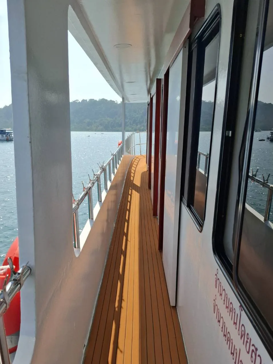 Side passage running along the main deck cabins