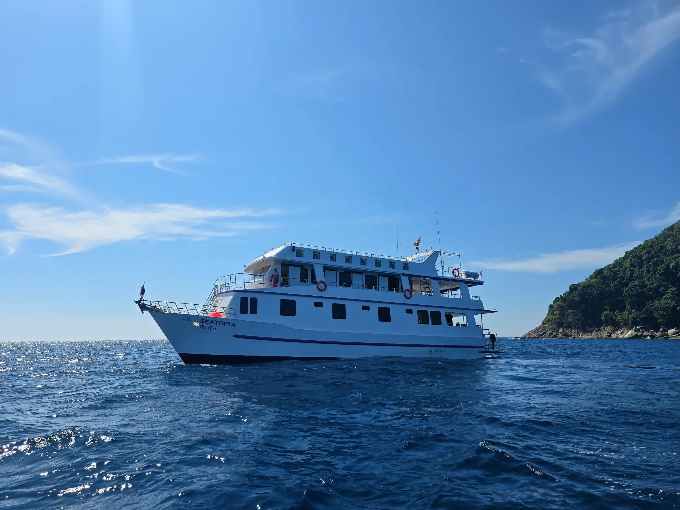 Seatopia under way to the dive sites of the Similans