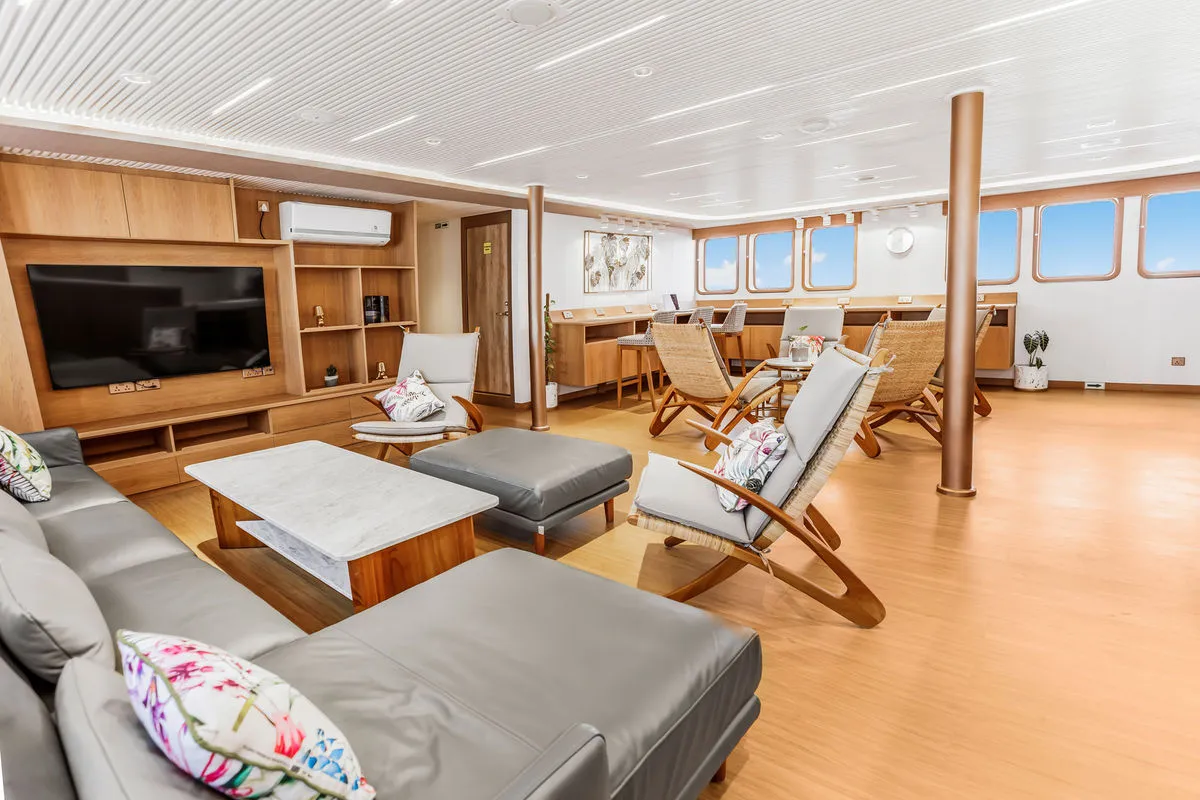 Saloon of Solitude Gaia with the TV and soft seating