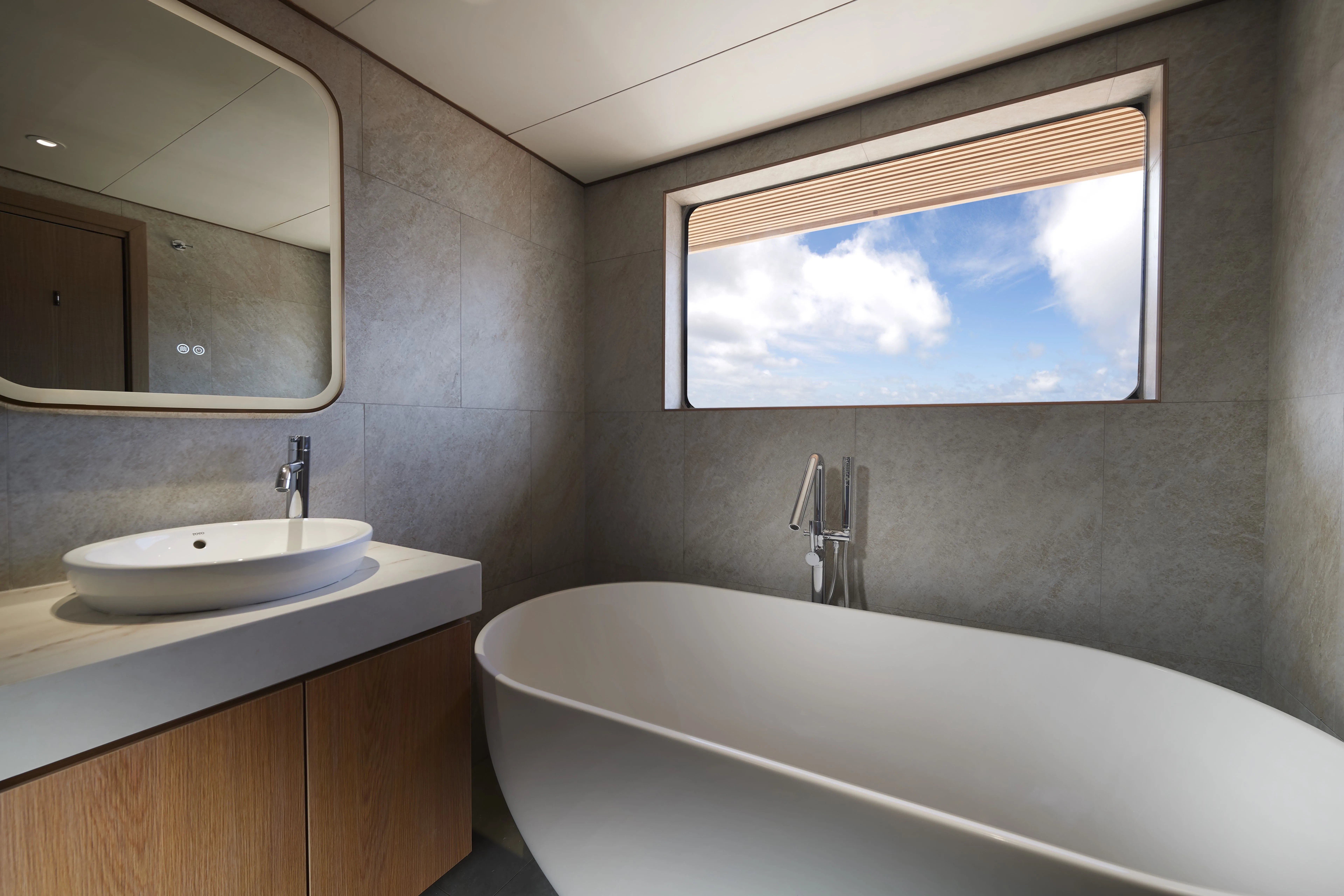 Spa on Solitude Gaia with a freestanding bathtub