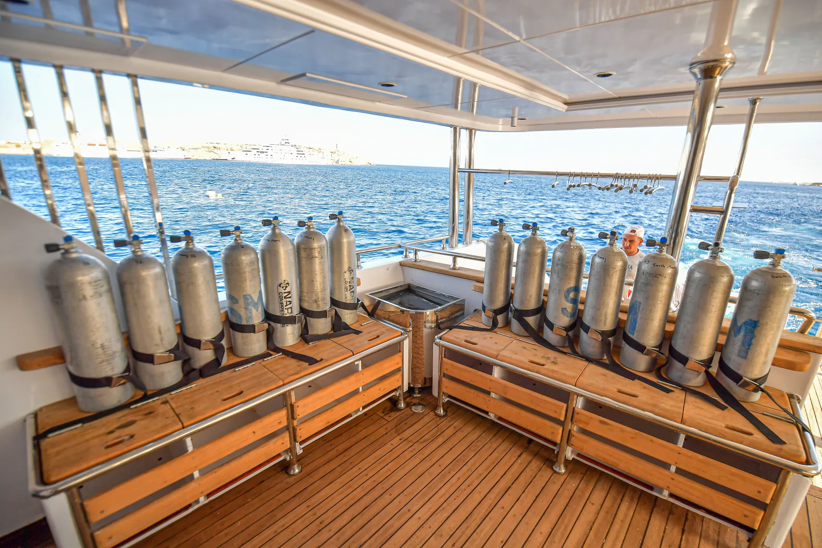 Dive deck with lockers and tank racks
