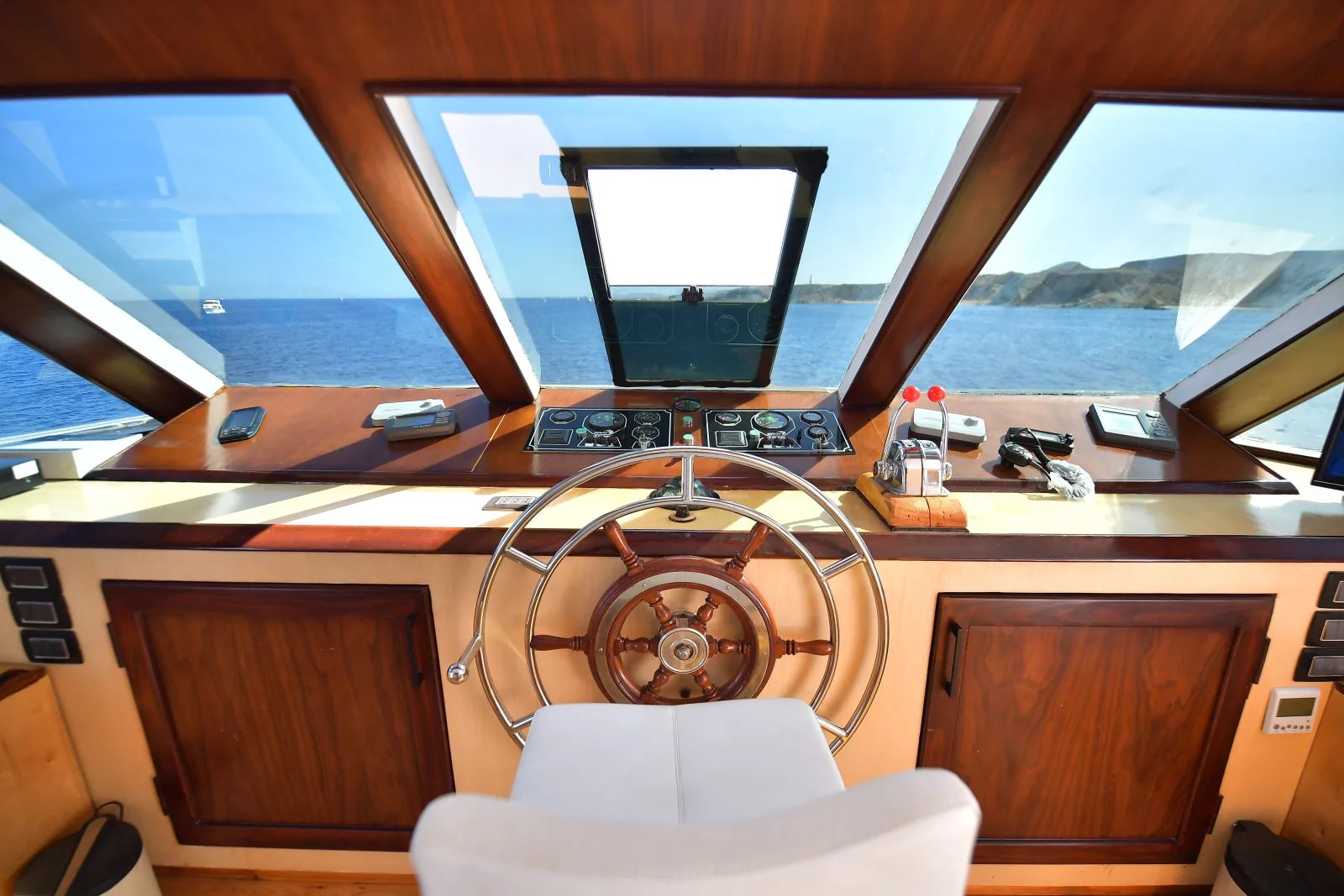 Wheelhouse with the helm and panoramic glazing
