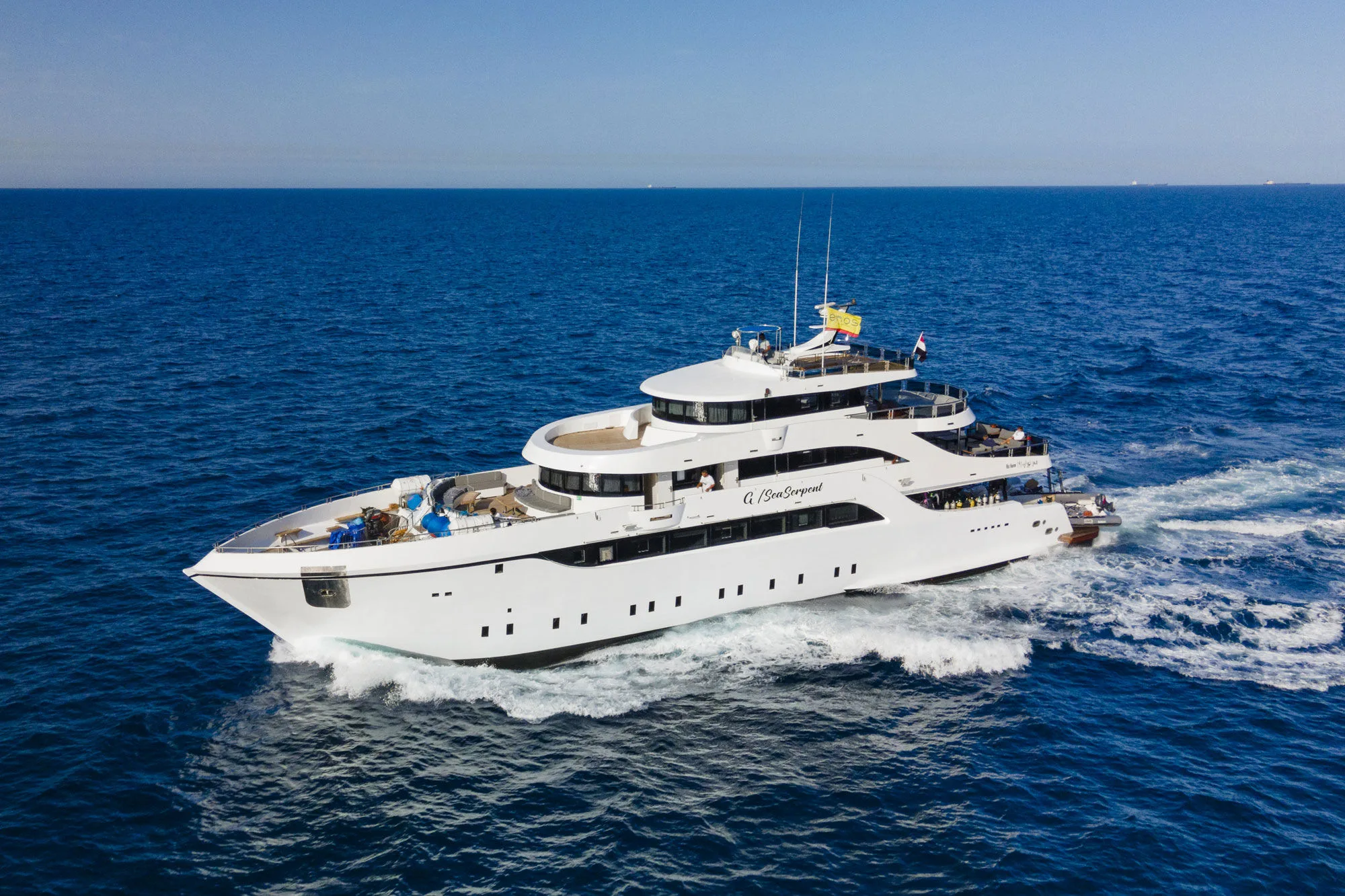 SS Glorious Miss Nouran в открытом море, вид с носовой четверти