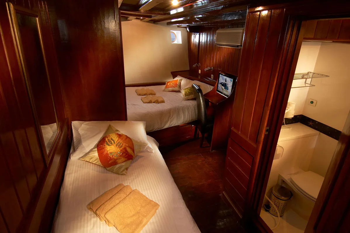 Double/Twin cabin on Thailand Master looking through to the en-suite bathroom