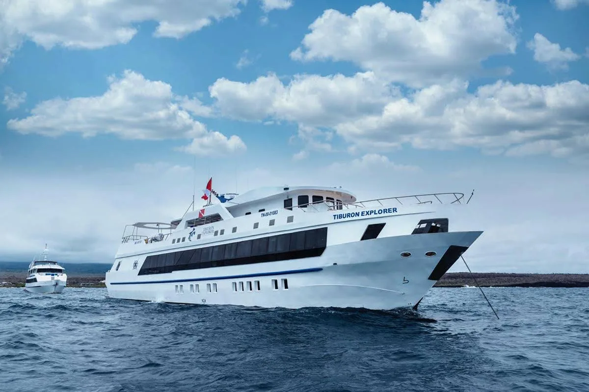 Tiburon Explorer at sea with its tender alongside